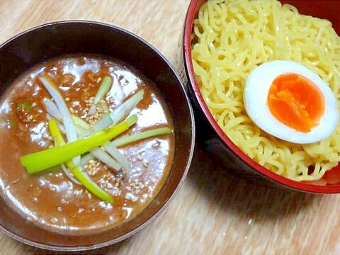 八丁味噌を使ってコクのある担々つけ麺